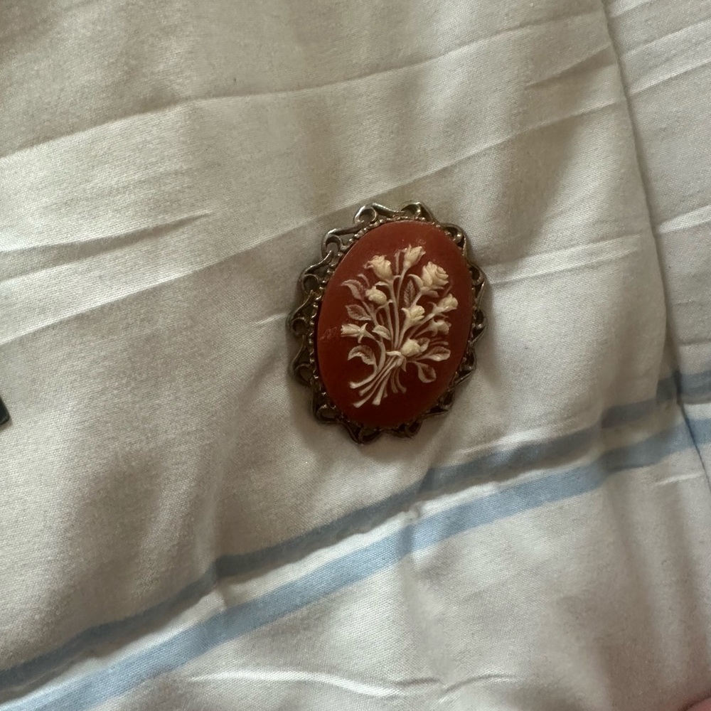 Vintage Cameo Brooch with Floral Design